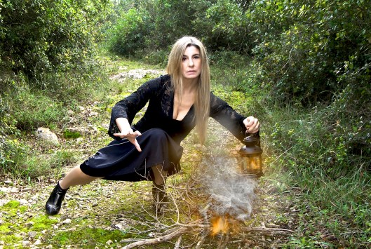 Mila_Ferreira_Feiticeira1